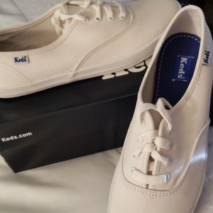 Champion white canvas